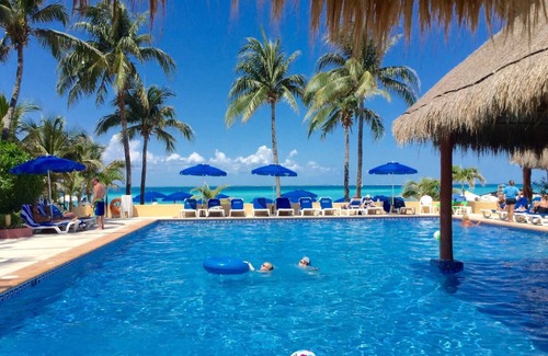 Centro - Supmza 001 Condo | Nautibeach Resort Deluxe ground floor apartment