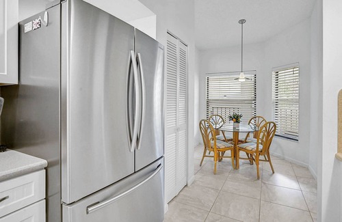 South Bradenton Condo | Nautical Nest – Cozy Poolside Condo, Near Beaches!