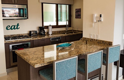 Emiliano Zapata Condo | Nayri 501 - Ocean View - Wrap-around Balcony in Zona Romantica