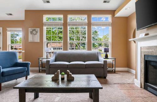 North Charleston House | Near Airport-20 Min to Downtown- Chucktown Retreat