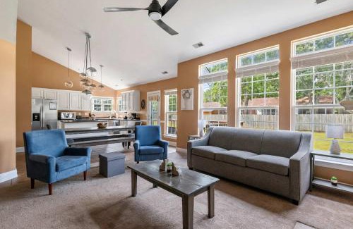 North Charleston House | Near Airport-20 Min to Downtown- Chucktown Retreat