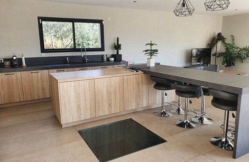 Jonquerettes Villa | Near Avignon Villa with heated pool and spa Ideal for families.