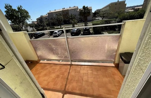 Port-la-Nouvelle Apartment | NEAR BEACH AND SHOPS: 1st floor: T2 for 4 persons