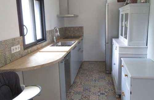 Boutonnet House | Near center with garden and garage