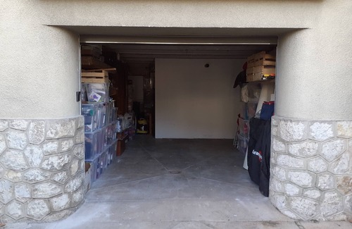 Boutonnet House | Near center with garden and garage