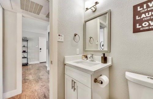 Old East Dallas Apartment | Near Downtown Dallas - The Dapper Charm