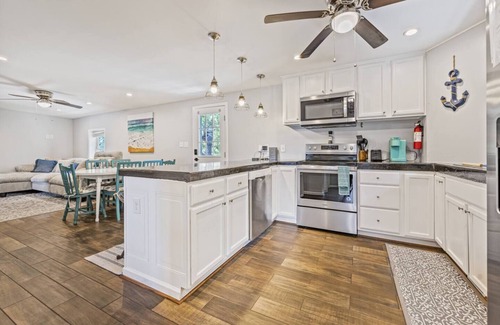 Morehead City Apartment | Near DT MHC & AB Bridge~Pet Friendly~Boat Parking