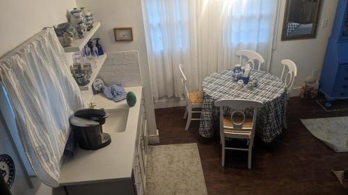 Athens Villa | Near East Side Cozy Carriage House