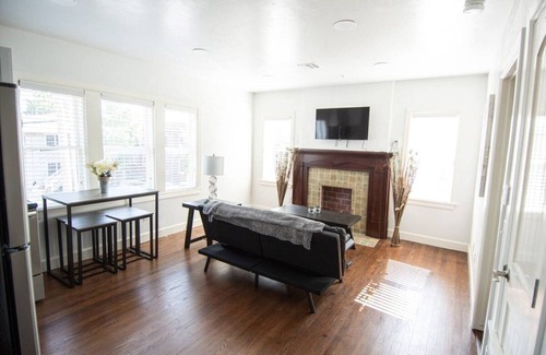 Central Oklahoma City Apartment | 🎬 Near Film Row District 🎬 Walkable80 ★Historic★