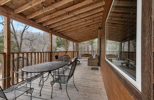 Marble Falls Cabin | near Jasper, secluded, close to Buffalo River, hiking, WIFI, Arcade game,