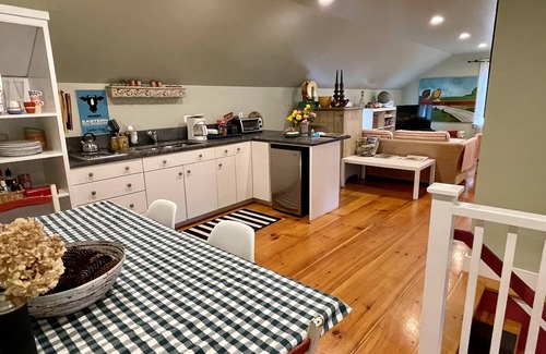 Whiting Apartment | Near Middlebury, VT vicinity with 360° mountain views from organic apple orchard