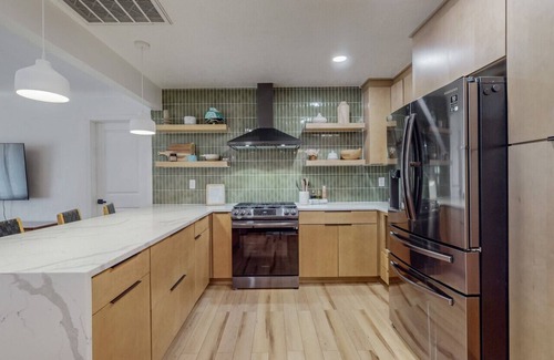 Victory Hills House | Near Nob Hill | Great Backyard