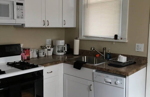Forest Hills Apartment | Near Oakland, DT, Monroeville,Traditional decor, Off-Street parking, US OPEN 532