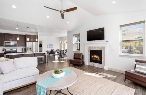 Wolf Creek House | Near Powder Mtn & Snowbasin | Hot Tub + Arcades!