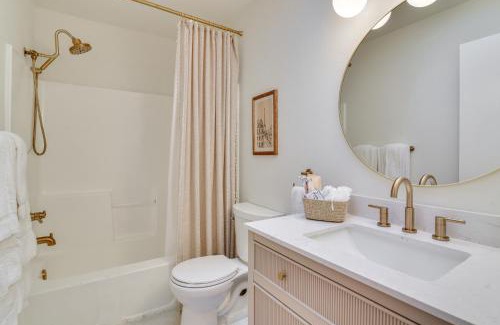 Beaverton House | Near Shops and Cafes Beaverton Haven with Luxe Decor!