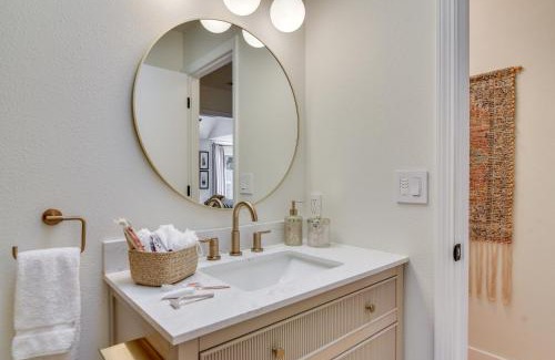 Beaverton House | Near Shops and Cafes Beaverton Haven with Luxe Decor!