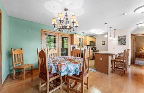 Reeds Spring House | Near Silver Dollar City! Spacious Family-sized Rental