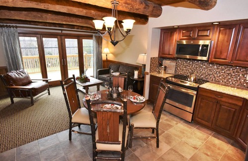 Seven Springs Ski Chalet | Near Ski Lifts | Cozy Cedar Chalet w/Full Kitchen