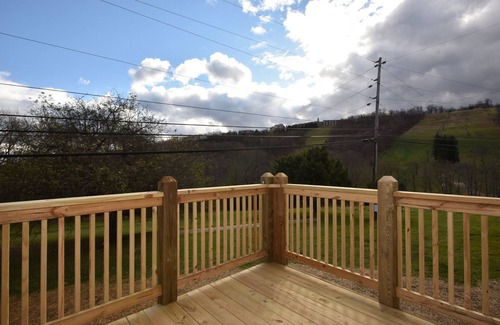 Seven Springs Ski Chalet | Near Ski Lifts | Cozy Cedar Chalet w/Full Kitchen