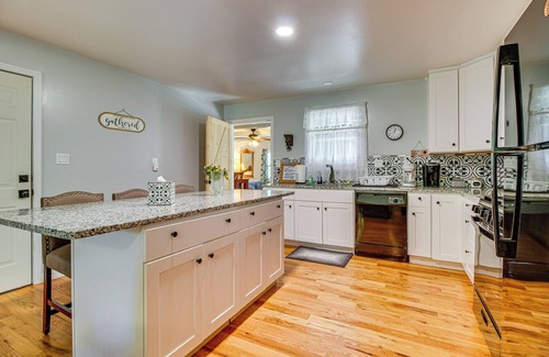 Mammoth Spring House | Near State Park & Spring River: Family Gem w/Yard