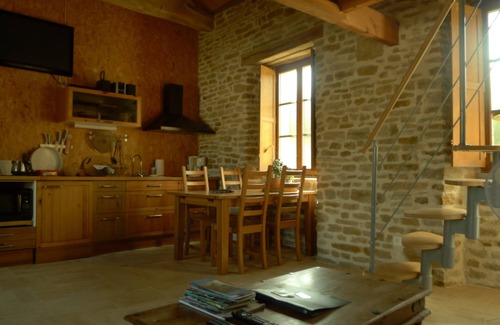 Bussy-le-Grand Apartment | Near the castle of the Count of Bussy Rabutin (historical monument) studio 4 p