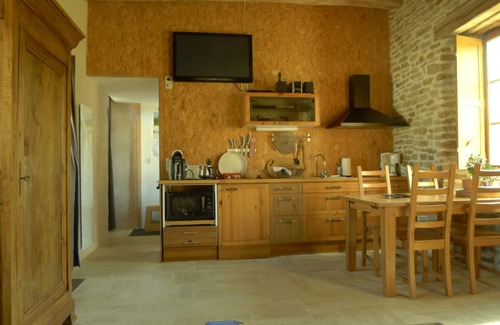 Bussy-le-Grand Apartment | Near the castle of the Count of Bussy Rabutin (historical monument) studio 4 p