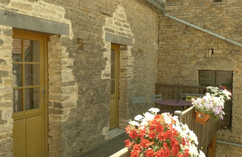 Bussy-le-Grand Apartment | Near the castle of the Count of Bussy Rabutin (historical monument) studio 4 p