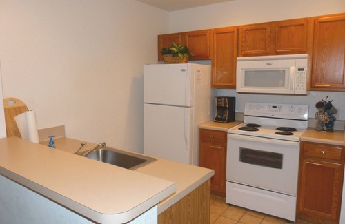 Kissimmee House | Near Theme Parks! Gorgeous 3 BR Town Home, Splash Park, Pool, Lake, And More!