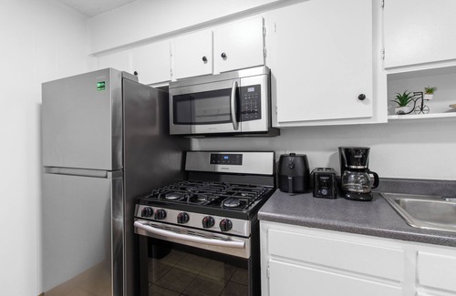 West Campus Apartment | Near UTA~Free Parking~Smart TVs~Stocked Kitchen