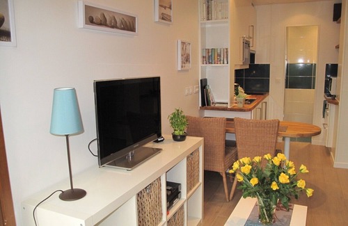 Le Chesnay Apartment | Near Versailles, 500 m park castle, 50 m shopping center Parly 2