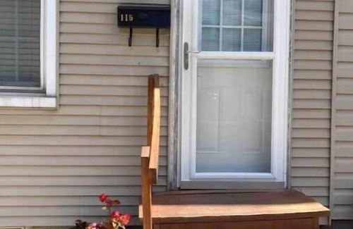 York Apartment | Near York expo center. It’s half a mile walk to the Carlisle ave entrance.