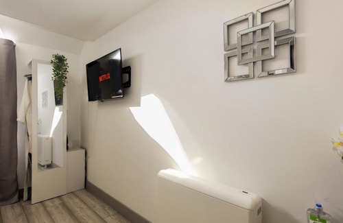 Marston Green Apartment | NEC Birmingham B37 Luxury Studio Apartment