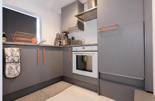 Marston Green Apartment | NEC Birmingham B37 Luxury Studio Apartment