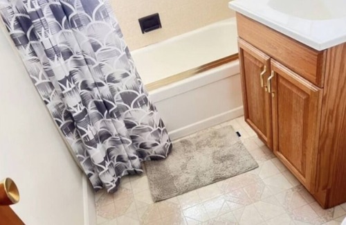 Riverside House | Need a Place to Stay? We’ve Got You