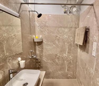 Taltala Apartment | Neelam Homestay Entire House