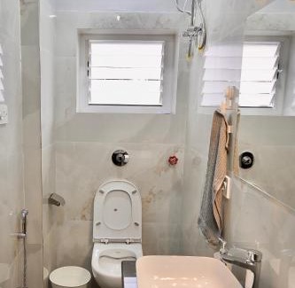 Taltala Bed & Breakfast | Neelam Homestay - Lemon Room