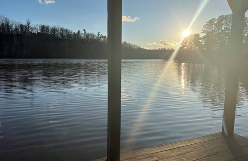 Ashville House | Neely Henry Lake bungalow with 3 bedrooms and 2 baths