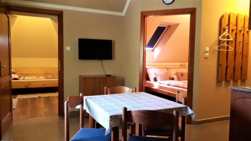Kistolmacs Apartment | Nefelejcs Fagyizó és Apartmanház