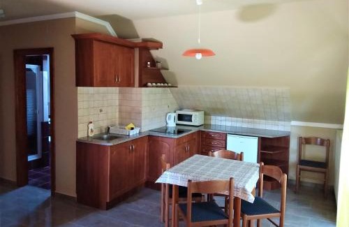 Kistolmacs Apartment | Nefelejcs Fagyizó és Apartmanház