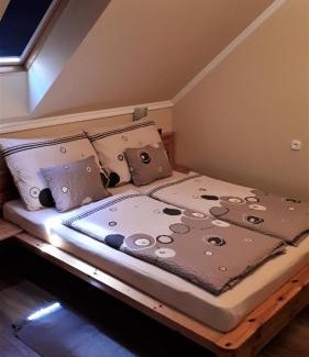 Kistolmacs Apartment | Nefelejcs Fagyizó és Apartmanház