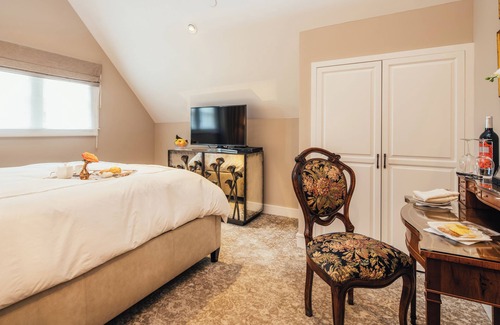 Lower Pacific Heights Hotel | Neighbourgood Sutter Mansion