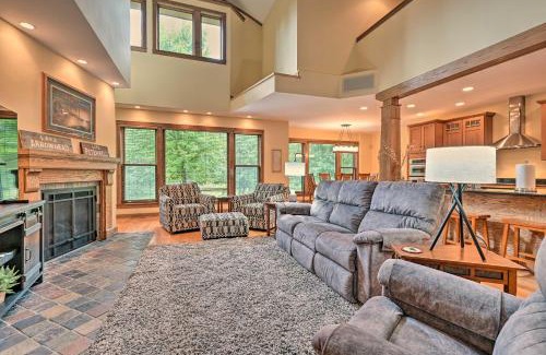 Rome House | Nekoosa Golf Course Retreat with Hot Tub!