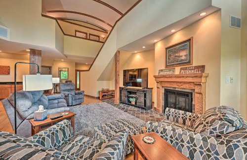 Rome House | Nekoosa Golf Course Retreat with Hot Tub!