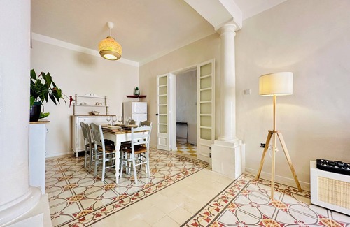 Il-Balluta Apartment | nElegant Escape, Steps to Balluta Bay, Sleeps 5n