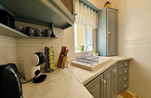 Il-Balluta Apartment | nElegant Escape, Steps to Balluta Bay, Sleeps 5n