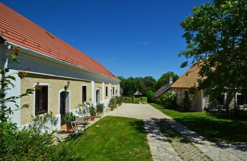Pecsely Apartment | Nemespécsely Udvarház