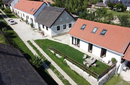 Pecsely Apartment | Nemespécsely Udvarház