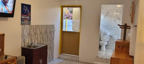 Eikenbosch Apartment | Neo & Ruks Guest House Boston Belleville 9