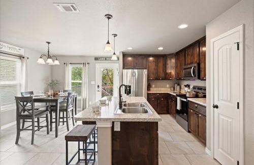 Canyon Lake House | Neon Vibes Outdoor TV Hot Tub Arcade Room