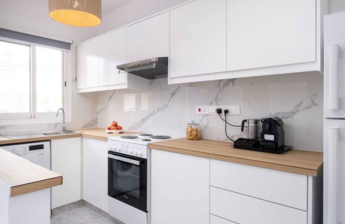 Universal House | Nephele Stylish Townhouse by Nomads
